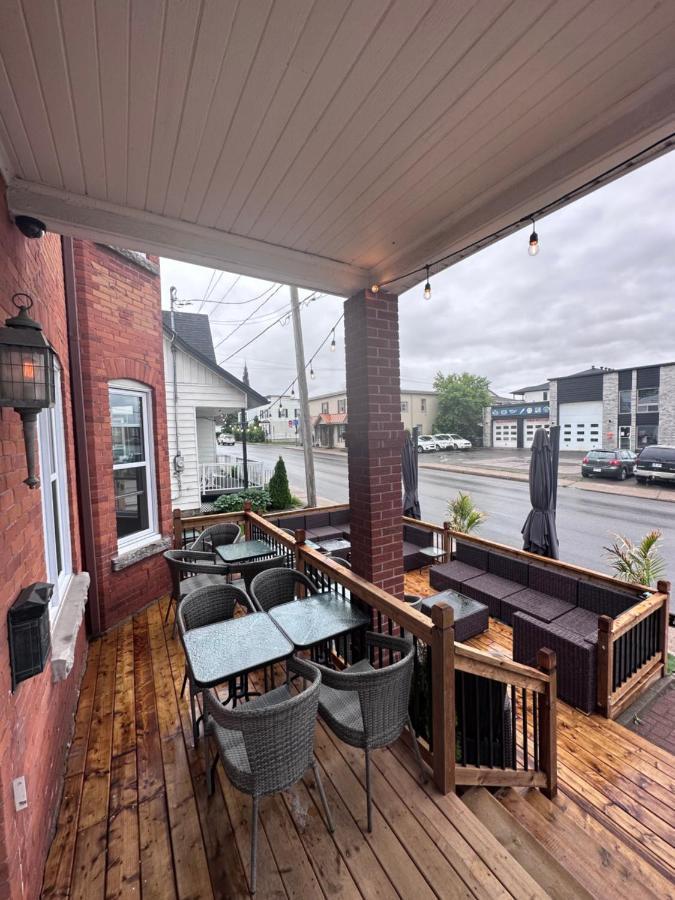Auberge Et Bistro Namaste Lachute 外观 照片