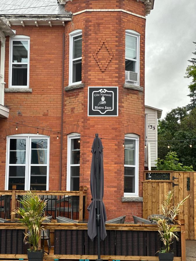 Auberge Et Bistro Namaste Lachute 外观 照片