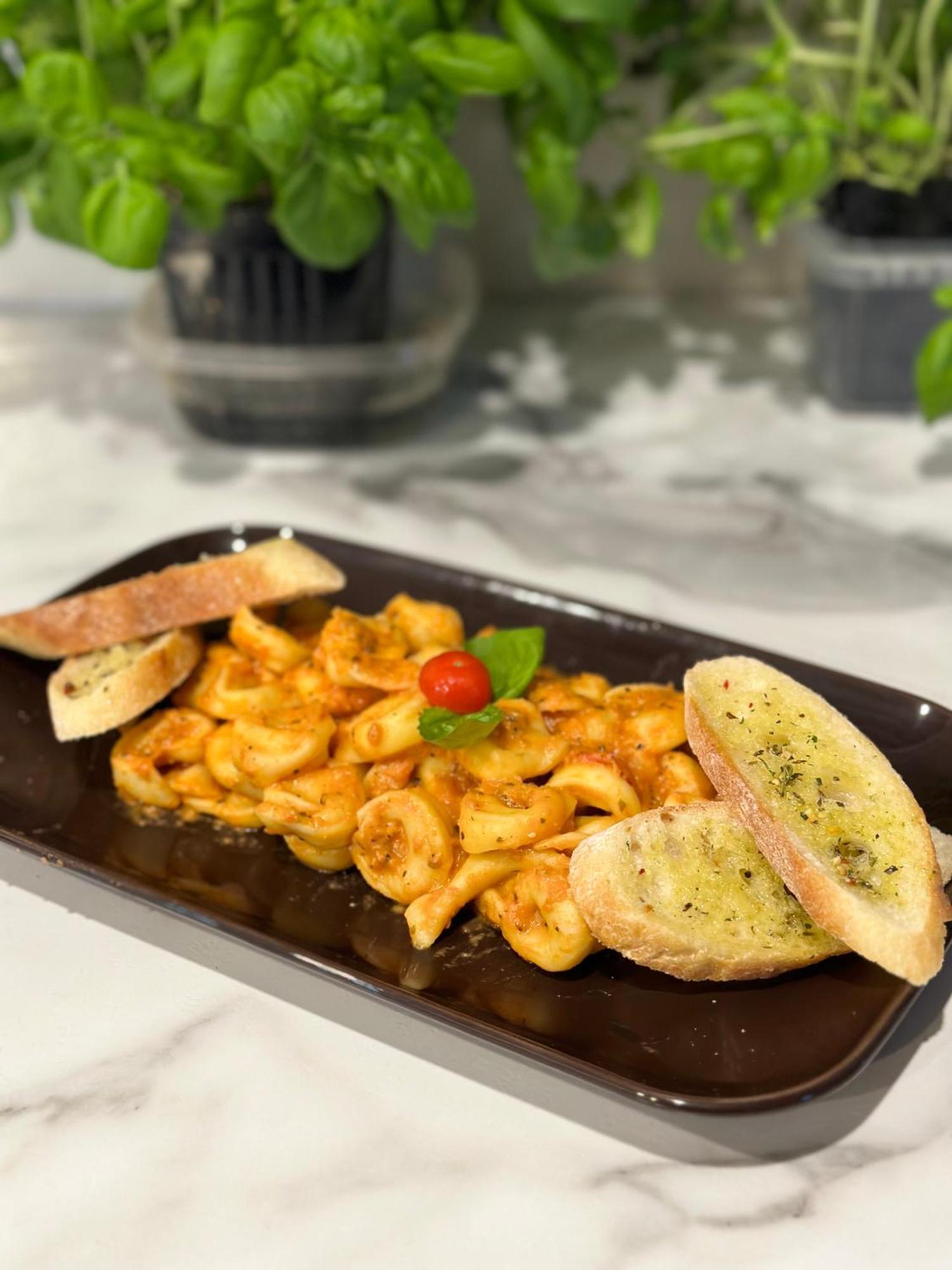 Auberge Et Bistro Namaste Lachute 外观 照片